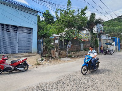 Bán đất tặng nhà cấp 4, mặt tiền đường Ngô Đến, Ngọc Hiệp, Nha Trang 149m2 0