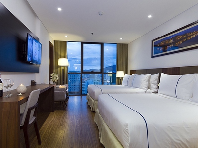 Cần bán khách sạn biển 4 sao đường võ văn kiệt. phước mỹ. sơn trà. đà nẵng.100 phòng 0