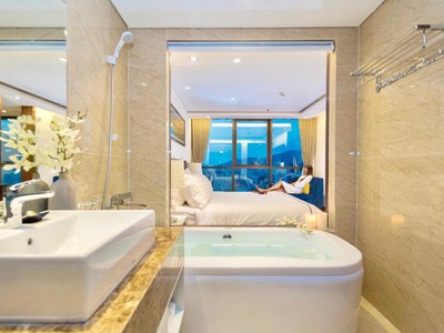 Chủ cần bán khách sạn 4 sao biển mỹ khê. quận sơn trà. đà nẵng. ngay đường võ nguyên giáp 1