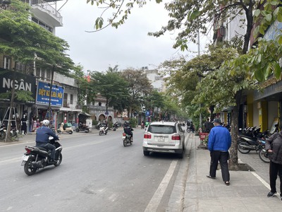 Cho thuê mặt bằng kinh doanh tại mặt phố khâm thiên 0