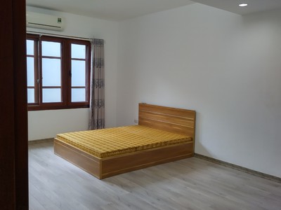 Chính chủ cho thuê nhà 3 tầng, Quảng An, Tây Hô, HN  ngay cổng phủ 4