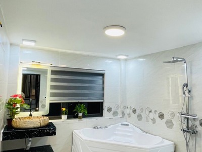 Xe gia đình còn mới đến 99% 405