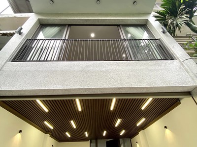 Xe gia đình còn mới đến 99% 824