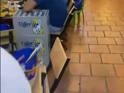 Sang quán có lượng khách ổn định, trang bị đầy đủ bàn ghế tại 497 đ. man thiện, p.tăng nhơn phú, q9 4