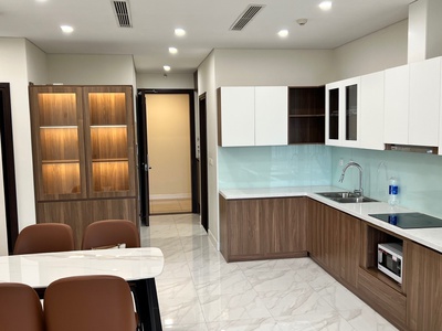 Cho thuê căn hộ 2 phòng ngủ 2 WC tầng trung view hồ Tây 1