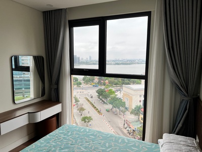 Cho thuê căn hộ 2 phòng ngủ 2 WC tầng trung view hồ Tây 3