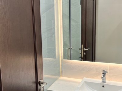 Cho thuê căn hộ 2 phòng ngủ 2 WC tầng trung view hồ Tây 6