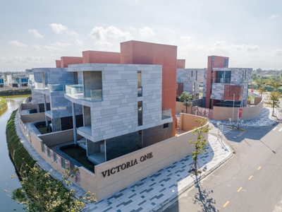 Bán căn Villa 3 tầng, 3 mặt tiền, có hồ bơi ven biển Đà Nẵng, lâu dài chỉ từ 15 tỷ 3