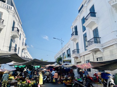 Bán nhà phố mặt tiền nhà lồng chợ thới lai cần thơ 1
