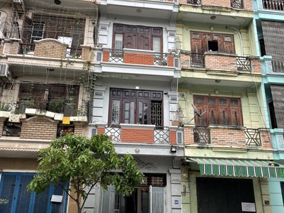 Nhà liền kề 55m2x4 tầng, 8 phòng, A16- Huy Du, ô tô đỗ cửa, vỉa hè rộng, chỉ cho thuê làm Văn phòng, 4