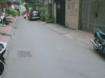 Gia đình cần bán nhà đẹp gấp TT T2 Phương Mai giá 2.9 tỷ, 120m2, ở luôn 3