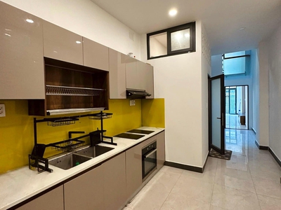 Khu víp phú nhuận - ngay ngã tư nguyễn trọng tuyển giao nguyễn văn trỗi- hxh 7 chỗ 2