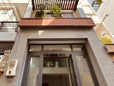 Khu víp phú nhuận - ngay ngã tư nguyễn trọng tuyển giao nguyễn văn trỗi- hxh 7 chỗ 0