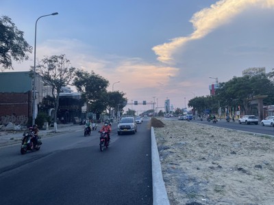 Nhà mặt tiền hồ xuân hương, 90m2, kinh doanh 1