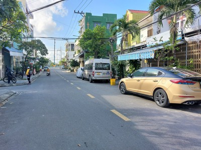 Cần bán nhà mặt tiền đường 10m5 trương định. quận sơn trà. 3 tầng.3pn. chỉ 7,x tỷ 1