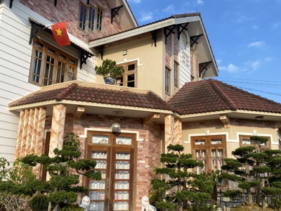 Bán villa xa hoa có sân căn vườn bosai rộng lớn- hồ nước tập bơi- hồ cá coi vip ở cách quốc lộ 20 0