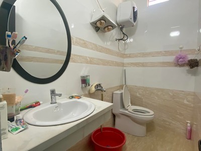 Cho thuê nhà MặT Ngõ Đường Hồ Sen Ô Tô đỗ cửa 7