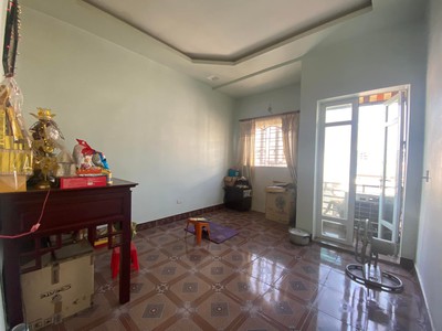Cho thuê nhà MặT Ngõ Đường Hồ Sen Ô Tô đỗ cửa 3