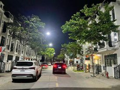 Nhà phố 1 trêt 1 lầu diện tích 103 m2 với mức giá 2 tỷ 525 triệu  giá 100 , SHR- Đất ở tại đô thị 1