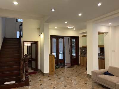 Chính chủ cho thuê nhà 3 tầng, Quảng An, Tây Hô, HN  ngay cổng phủ 6