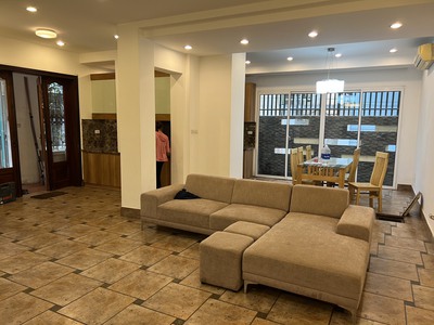 Chính chủ cho thuê nhà 3 tầng, Quảng An, Tây Hô, HN  ngay cổng phủ 8