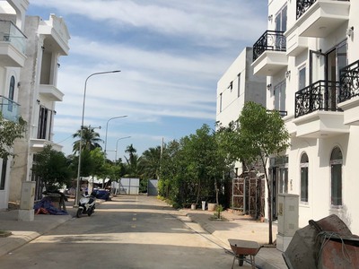 Chinh chủ bán đat khu phan lô đung 12 m thạnh xuaam 52 q12  dt 4.54 x11 gia 2ty9 thuong lượng 0