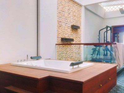 Bán nhà ngay hanoma trương công định, dt 8x19, 3 lầu. st. giá 24 tỷ 4