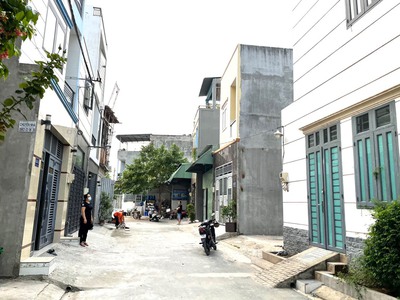 Lô đất đường 835 phú hữu DT 50m vị trí đẹp giá tốt 0