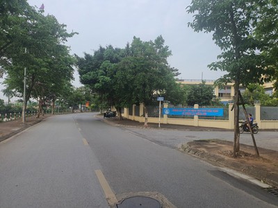 Đất phân lô phố cổ linh, lô góc 2 mặt thoáng, view hồ 1