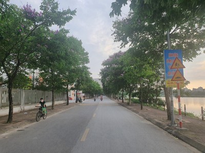 Đất phân lô phố cổ linh, lô góc 2 mặt thoáng, view hồ 2