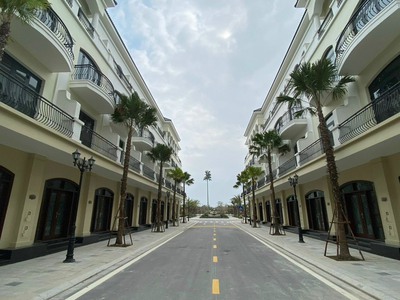 Chính chủ chà là xẻ khe  cần bán gấp biệt thự  dt 72m2 tại vinhomes ocean park văn giang hưng yên. 0