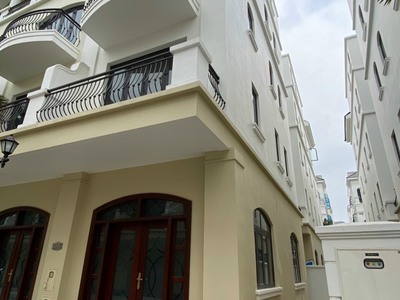Chính chủ chà là xẻ khe  cần bán gấp biệt thự  dt 72m2 tại vinhomes ocean park văn giang hưng yên. 3