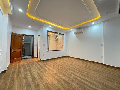 Nhà xây ở tâm huyết 4 tầng mới tinh, diện tích 50m giá 6 tỉ tại khu phân lô tái định cư cây đa 3