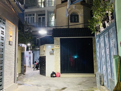 Cách vài bước chân lên xế hộp, hẻm thông tứ tung chỉ qua quận 1 và phú nhuận 10phút, sổ nở hậu. 3