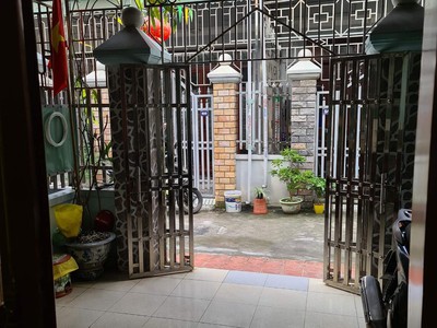 Bán nhà ngõ 45 kiều sơn diện tích 60m x 4 tầng giá 2.7 tỉ sân cổng riêng, gần gara ô.tô 4