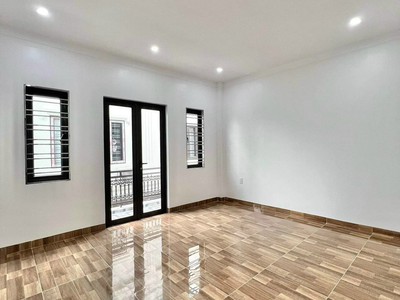 Bán nhà xây mới 3 tầng độc lập, diện tích 60m, giá 2.89 tỉ tại khúc thừa dụ, xây như villa 2