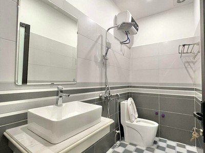 Bán nhà xây mới 3 tầng độc lập, diện tích 60m, giá 2.89 tỉ tại khúc thừa dụ, xây như villa 3