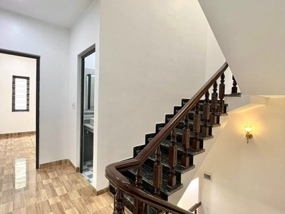 Bán nhà xây mới 3 tầng độc lập, diện tích 60m, giá 2.89 tỉ tại khúc thừa dụ, xây như villa 4