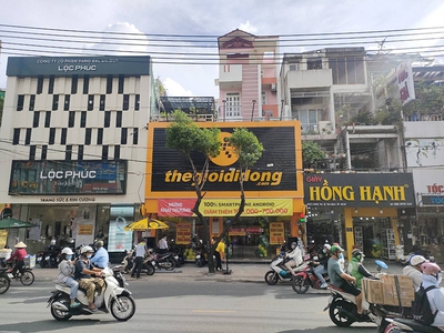 Mặt tiền đường cách mạng tháng 8 20 x 40, hđt 500 triệu/tháng 3 tầng 300 tỷ. 2