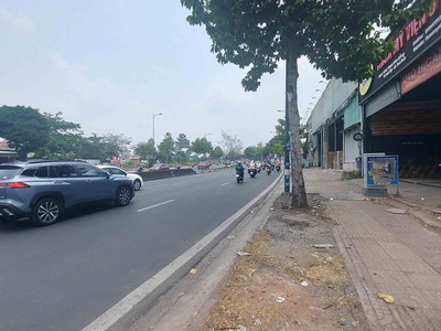 Chính chủ định cư nước ngoài bán gấp nhà 80m2, hẻm xe hơi phạm văn đồng linh tây thủ đức 3pn, mới 3