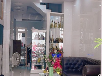 1 căn ra mặt tiền trần bình trọng 58m2  nhà lô góc 2mặt hẻm  3tầng 0