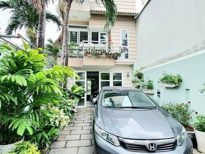 Bán nhà đẹp mặt tiền thạnh mỹ lợi, quận 2 có gara, sân vườn rộng rãi 0