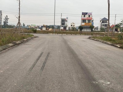 Đông Nam Lê Lợi Đồng Hới giá sụp hầm chỉ 2 tỷ 7xx  giá của 2 năm trước 0