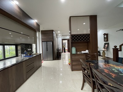 Cho thuê biệt thự căn góc vườn hoa 135m2 KĐT Centa City 4