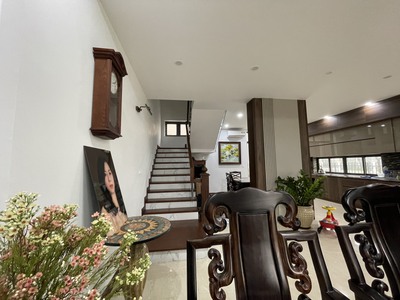 Cho thuê biệt thự căn góc vườn hoa 135m2 KĐT Centa City 5