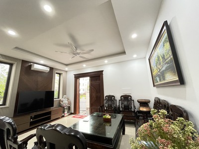 Cho thuê biệt thự căn góc vườn hoa 135m2 KĐT Centa City 6