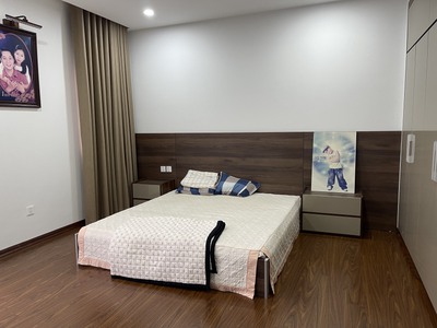 Cho thuê biệt thự căn góc vườn hoa 135m2 KĐT Centa City 8