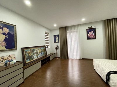 Cho thuê biệt thự căn góc vườn hoa 135m2 KĐT Centa City 9