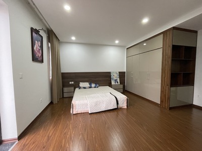 Cho thuê biệt thự căn góc vườn hoa 135m2 KĐT Centa City 11