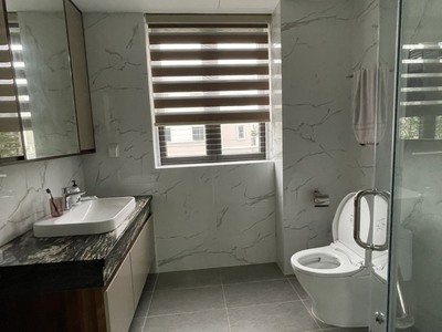 Cho thuê biệt thự căn góc vườn hoa 135m2 KĐT Centa City 12